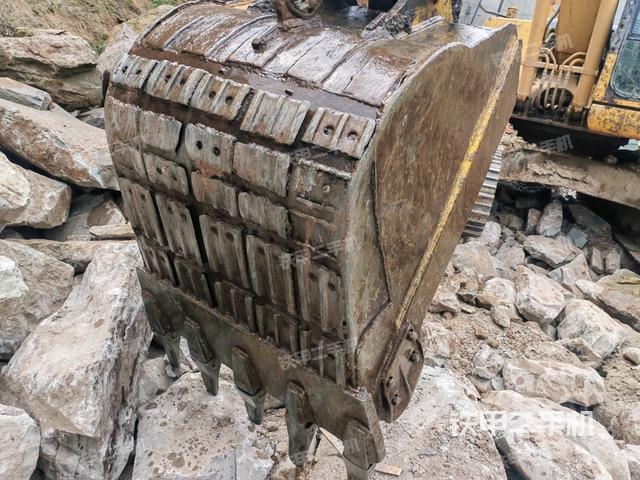 大臂整體?右側(cè)(工作和回轉(zhuǎn)裝置) 大臂整體?右側(cè)(工作和回轉(zhuǎn)裝置)