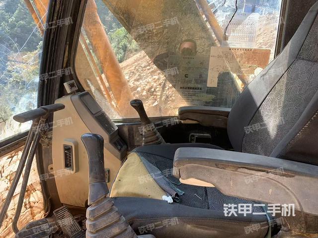 駕駛室整體(整機外觀) 駕駛室整體(整機外觀)