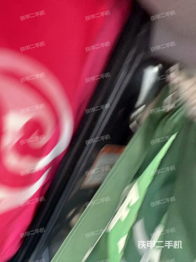 駕駛室內(nèi)座椅、儀表操作手柄全景（壓路機駕駛室）