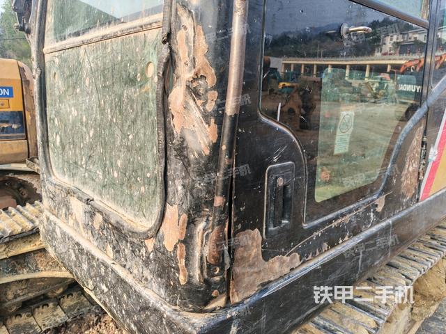 后窗玻璃角標(駕駛室部分) 后窗玻璃角標(駕駛室部分)