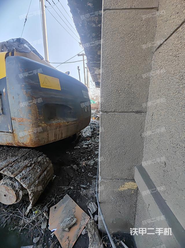 整機(jī)右后45°(整機(jī)外觀) 整機(jī)右后45°(整機(jī)外觀)