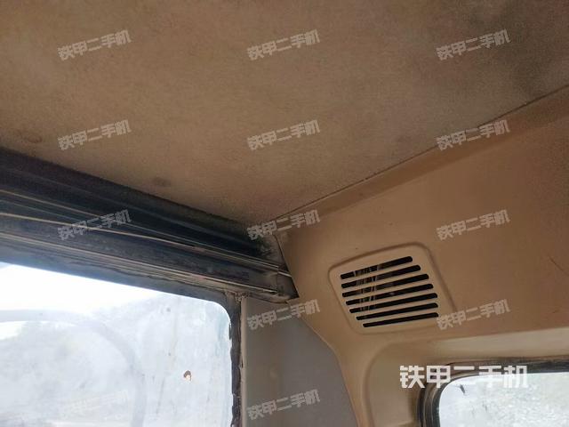 左后方玻璃角標(biāo)（駕駛室部分）