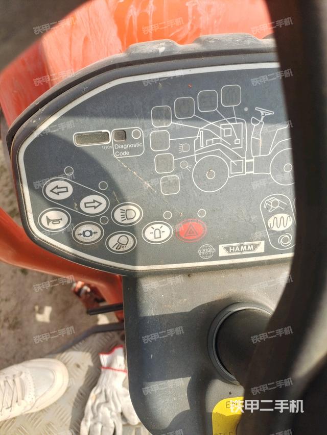 后玻璃角標(biāo)（壓路機(jī)駕駛室）