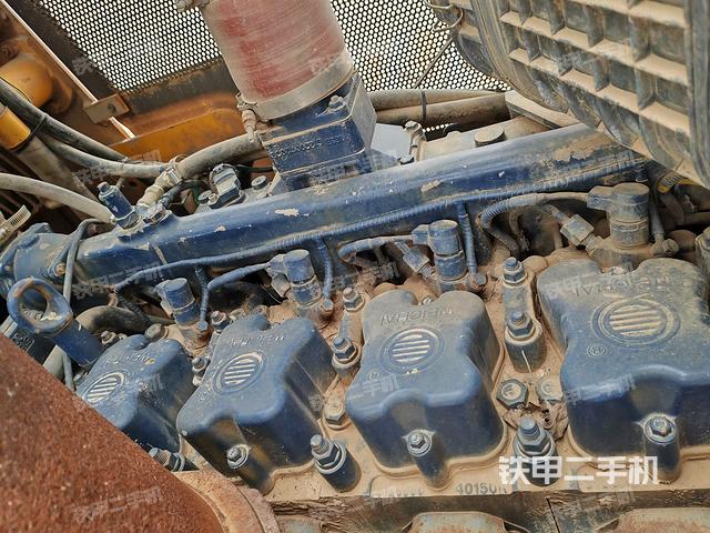 發(fā)動機(jī)左側(cè)全景（推土機(jī)發(fā)動機(jī)艙）