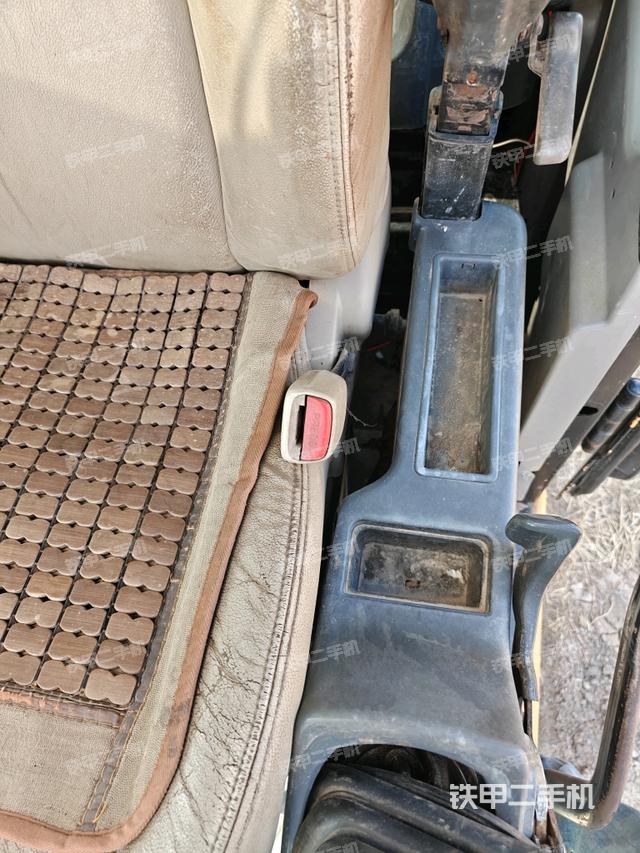 座椅左側(cè)控制臺(tái)/音響/含左手柄（駕駛室部分）