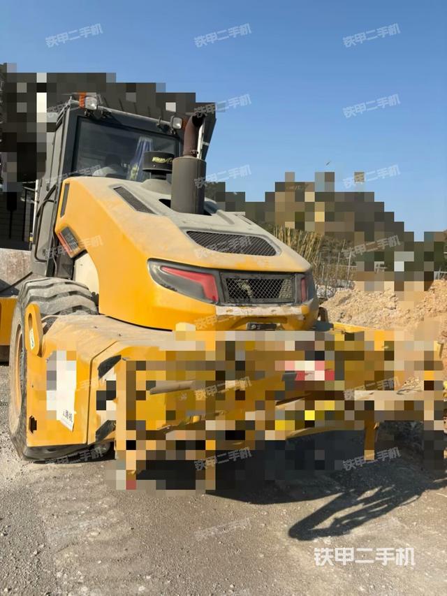 右前45°（壓路機(jī)整機(jī)外觀）