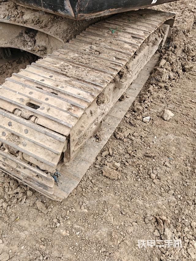 左側(cè)履帶整體?(行走機(jī)構(gòu)) 左側(cè)履帶整體?(行走機(jī)構(gòu))