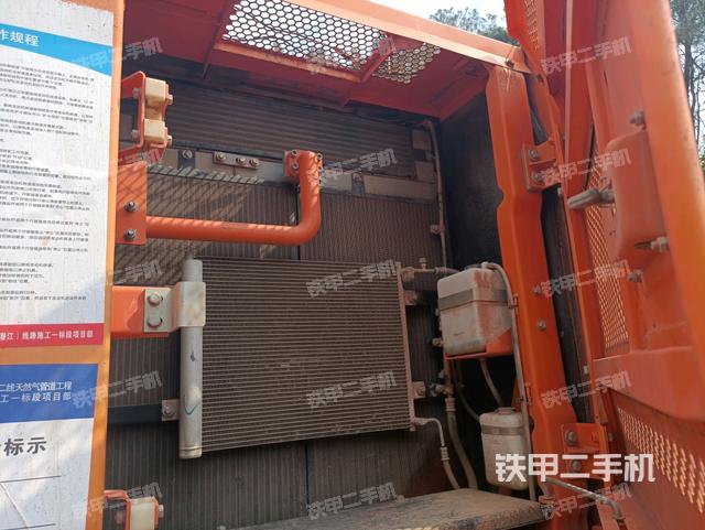 散熱器正面(大件艙室) 散熱器正面(大件艙室)
