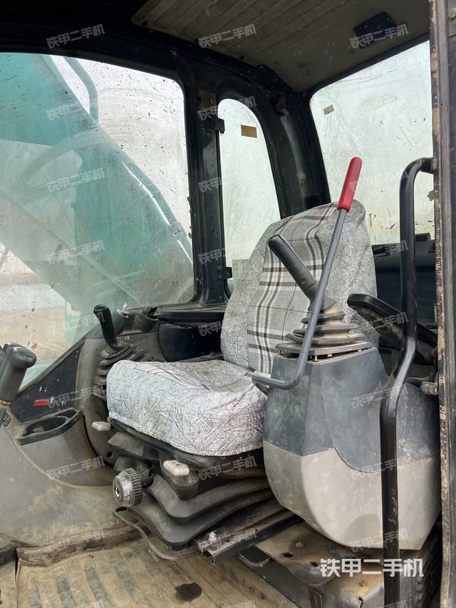 駕駛室整體（整機外觀）