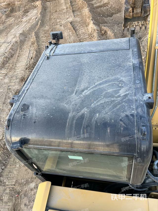 駕駛室頂部(整機外觀) 駕駛室頂部(整機外觀)