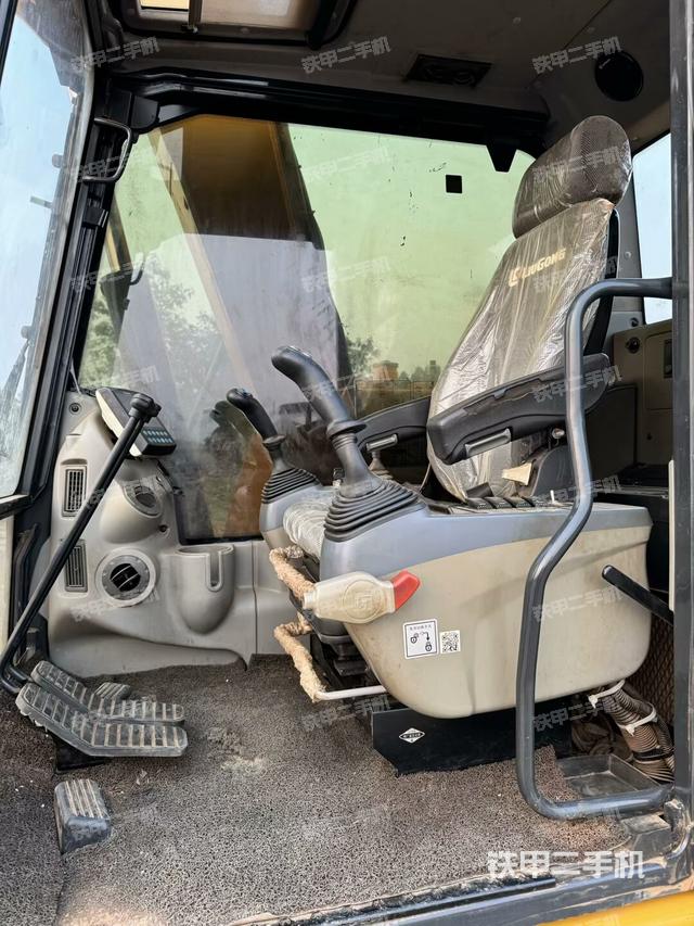 駕駛室整體（整機外觀）