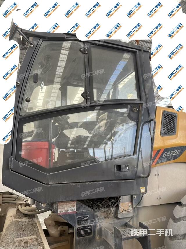 駕駛室外頂全景（壓路機(jī)駕駛室）