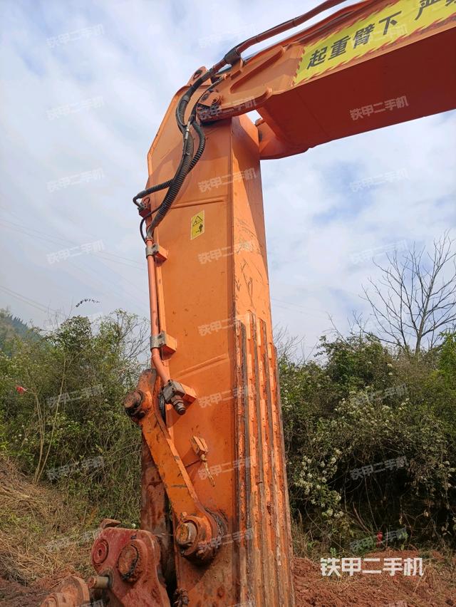 小臂整體左后(工作和回轉(zhuǎn)裝置) 小臂整體左后(工作和回轉(zhuǎn)裝置)