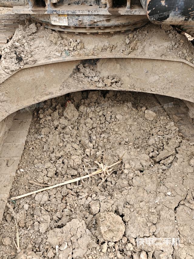 轉(zhuǎn)盤和下車架正前(工作和回轉(zhuǎn)裝置) 轉(zhuǎn)盤和下車架正前(工作和回轉(zhuǎn)裝置)