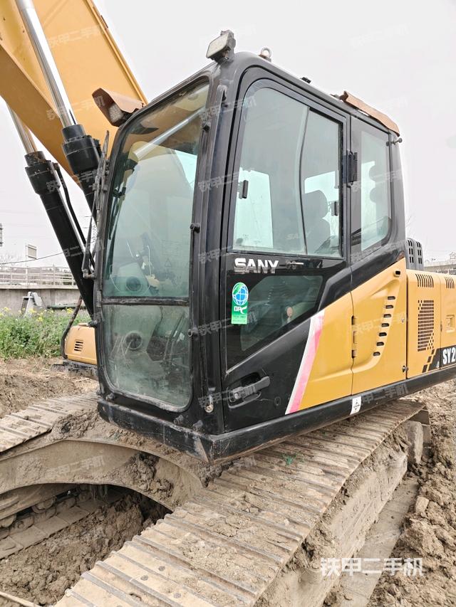 駕駛室左前45度(駕駛室部分) 駕駛室左前45度(駕駛室部分)