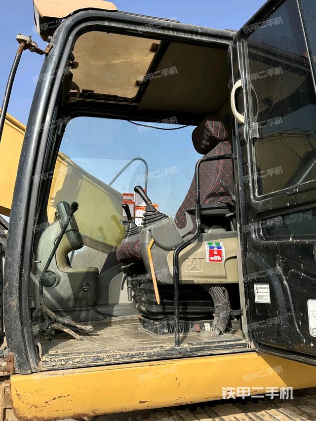 駕駛室整體（整機外觀）