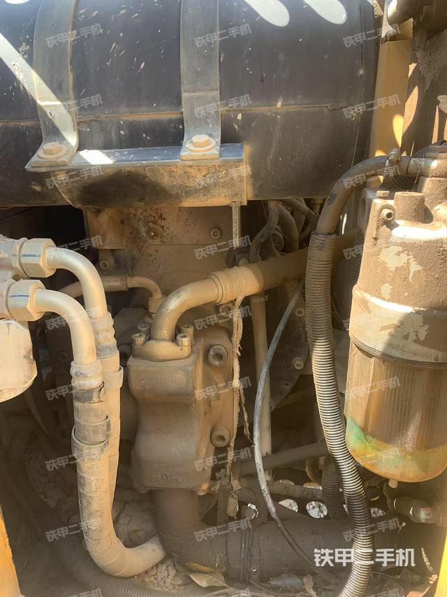 液壓泵艙室正面整體（整機(jī)外觀）