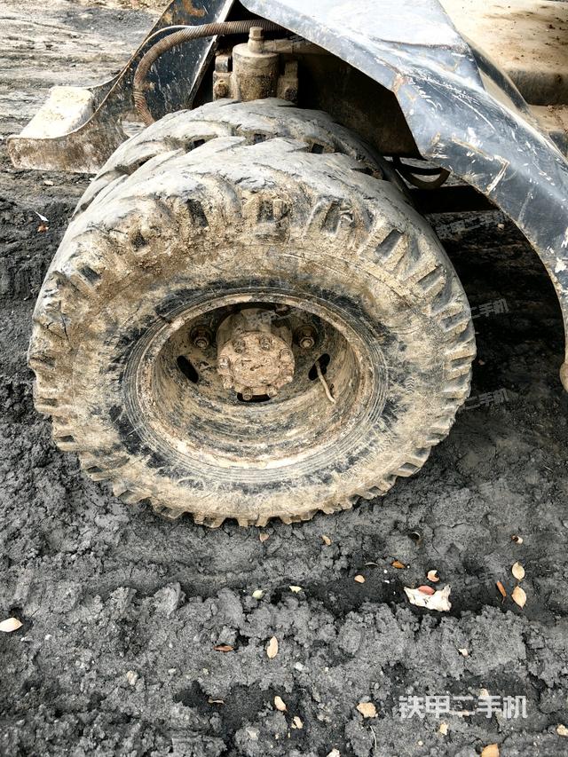 左驅(qū)動(dòng)輪（行走機(jī)構(gòu)）