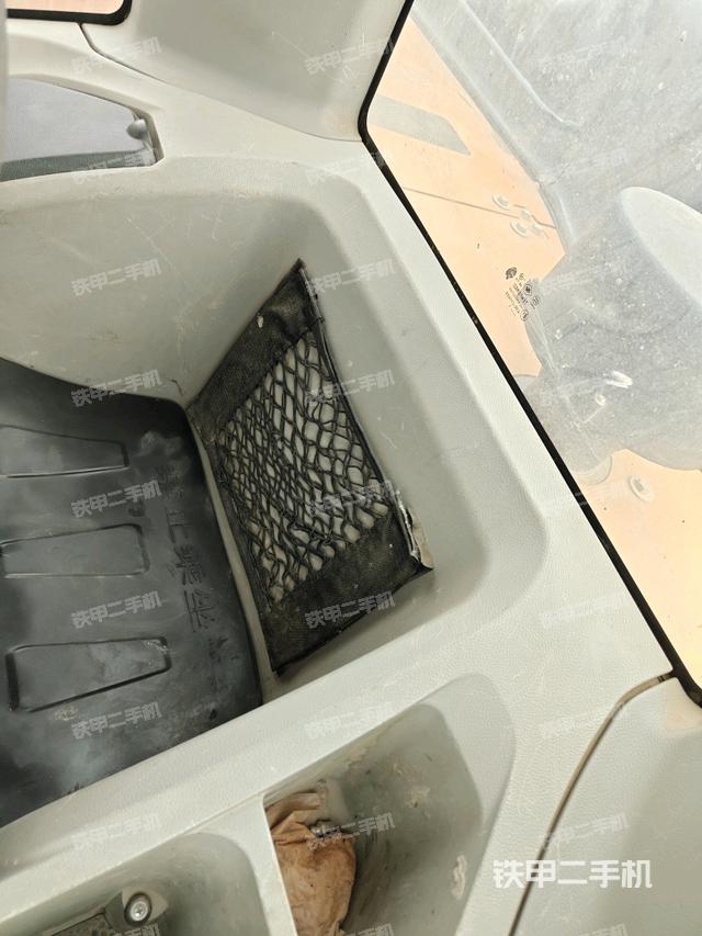 座椅后部(駕駛室部分) 座椅后部(駕駛室部分)