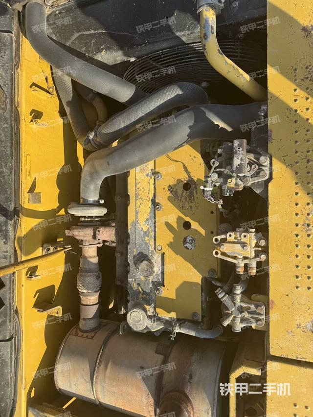 發(fā)動(dòng)機(jī)室（上車部件）