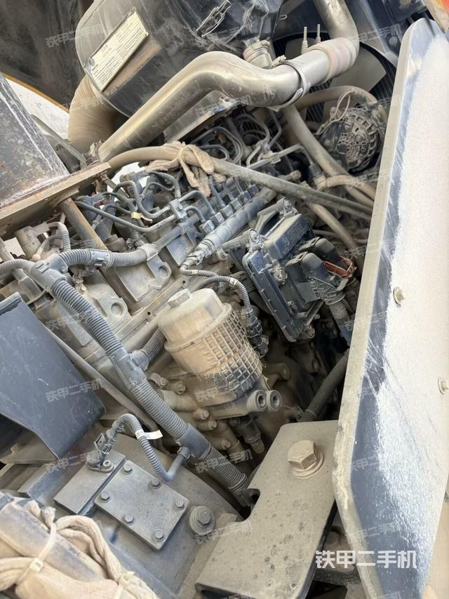 散熱器全景（壓路機發(fā)動機艙）