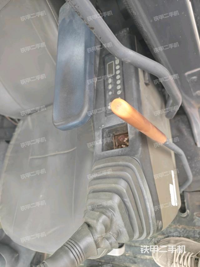 座椅右側控制臺/鑰匙門/油門/含右手柄(駕駛室部分) 座椅右側控制臺/鑰匙門/油門/含右手柄(駕駛室部分)