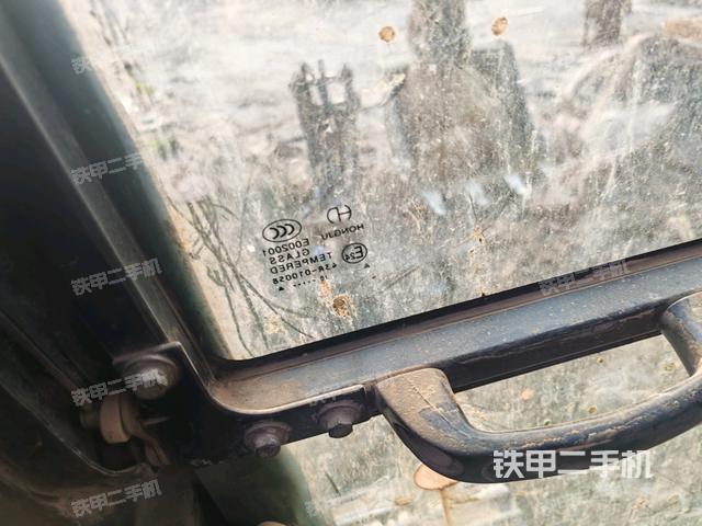 左后方玻璃角標(駕駛室部分) 左后方玻璃角標(駕駛室部分)