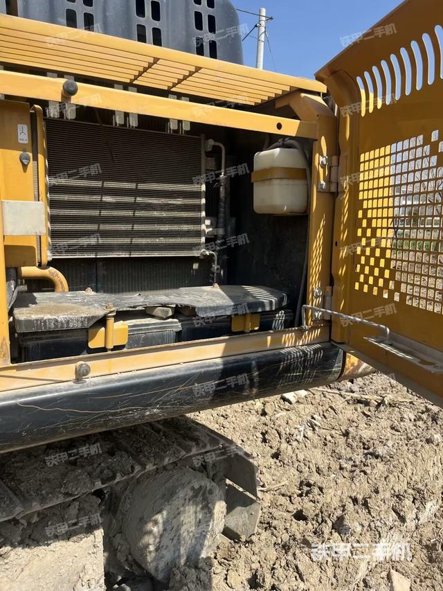 散熱器正面(大件艙室) 散熱器正面(大件艙室)