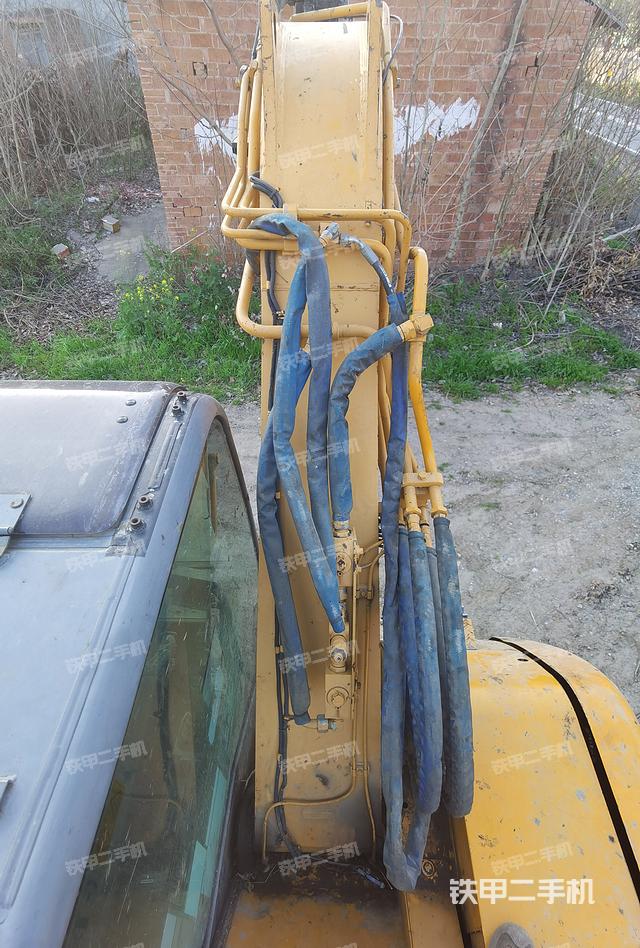 驾驶室顶部（整机外观）