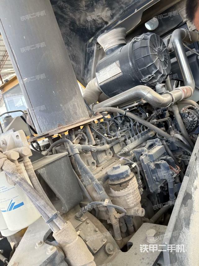 散熱器全景（壓路機(jī)發(fā)動(dòng)機(jī)艙）