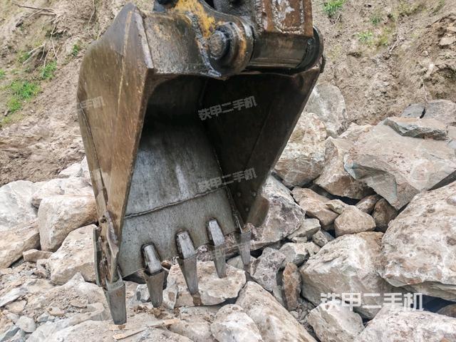 小臂整體左后(工作和回轉(zhuǎn)裝置) 小臂整體左后(工作和回轉(zhuǎn)裝置)