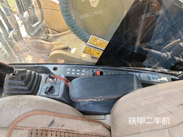 座椅右側(cè)控制臺(tái)/鑰匙門/油門/含右手柄（駕駛室部分）