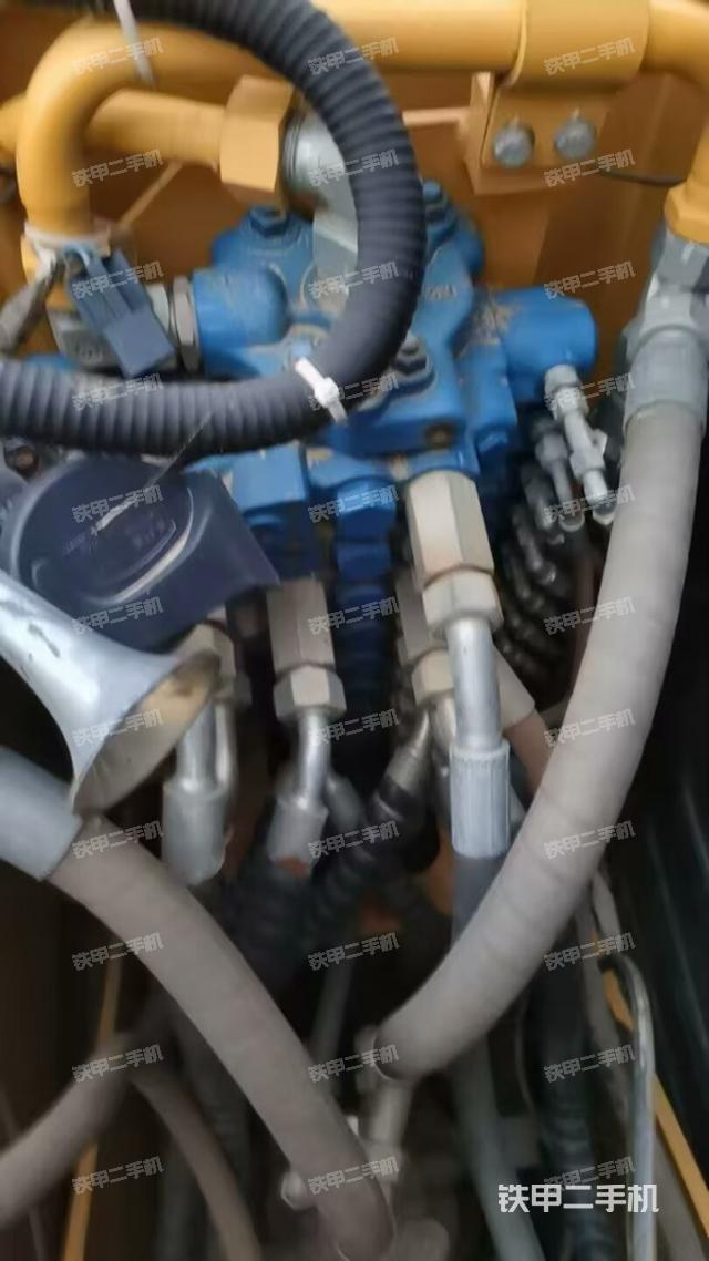 回轉(zhuǎn)馬達(dá)和主控閥（整機外觀）