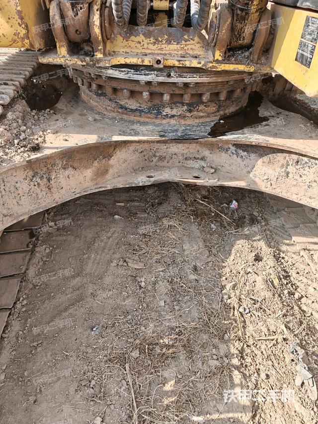 轉(zhuǎn)盤和下車架正前（工作和回轉(zhuǎn)裝置）