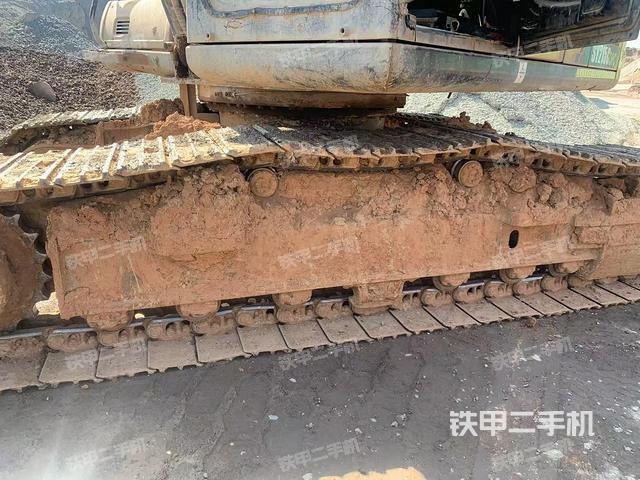 單側(cè)履帶整體(整機外觀) 單側(cè)履帶整體(整機外觀)