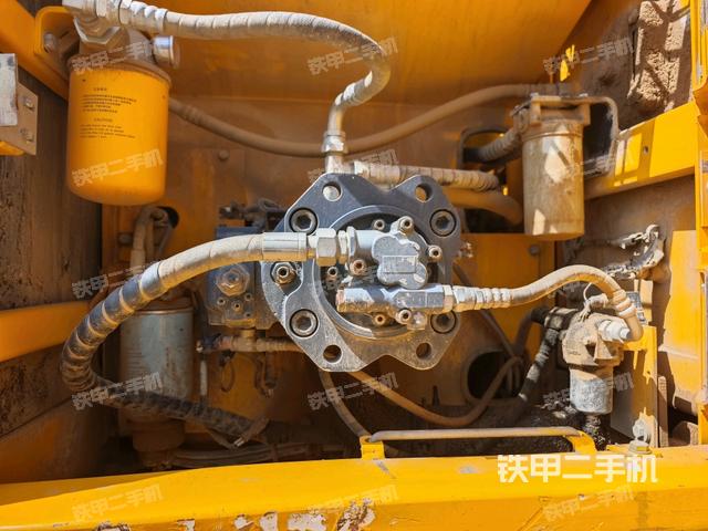 液壓泵艙室正面整體(整機(jī)外觀) 液壓泵艙室正面整體(整機(jī)外觀)