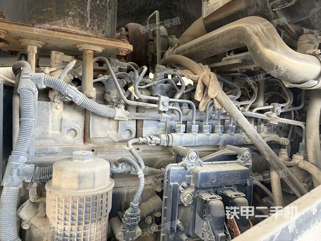 發(fā)動機艙全景（壓路機發(fā)動機艙）