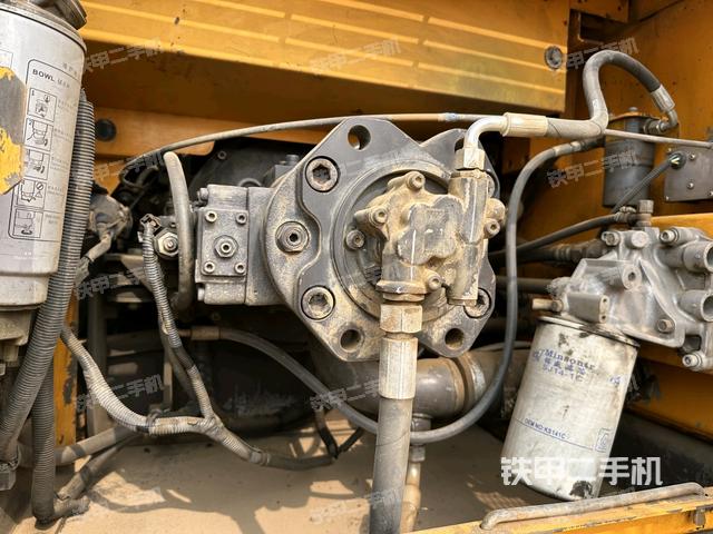 液壓泵艙室正面整體(整機(jī)外觀) 液壓泵艙室正面整體(整機(jī)外觀)