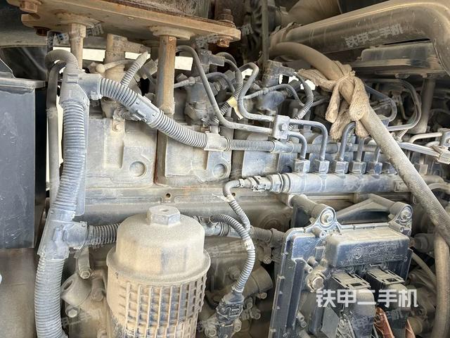 發(fā)動機左側(cè)全景（壓路機發(fā)動機艙）