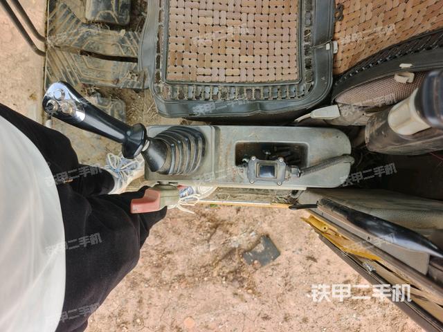 座椅左側(cè)控制臺(tái)/音響/含左手柄(駕駛室部分) 座椅左側(cè)控制臺(tái)/音響/含左手柄(駕駛室部分)