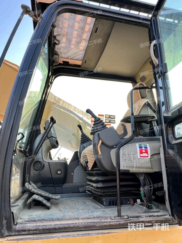 駕駛室整體（整機外觀）