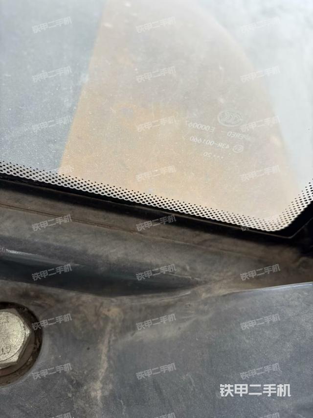 操作臺(tái)全景（壓路機(jī)駕駛室）