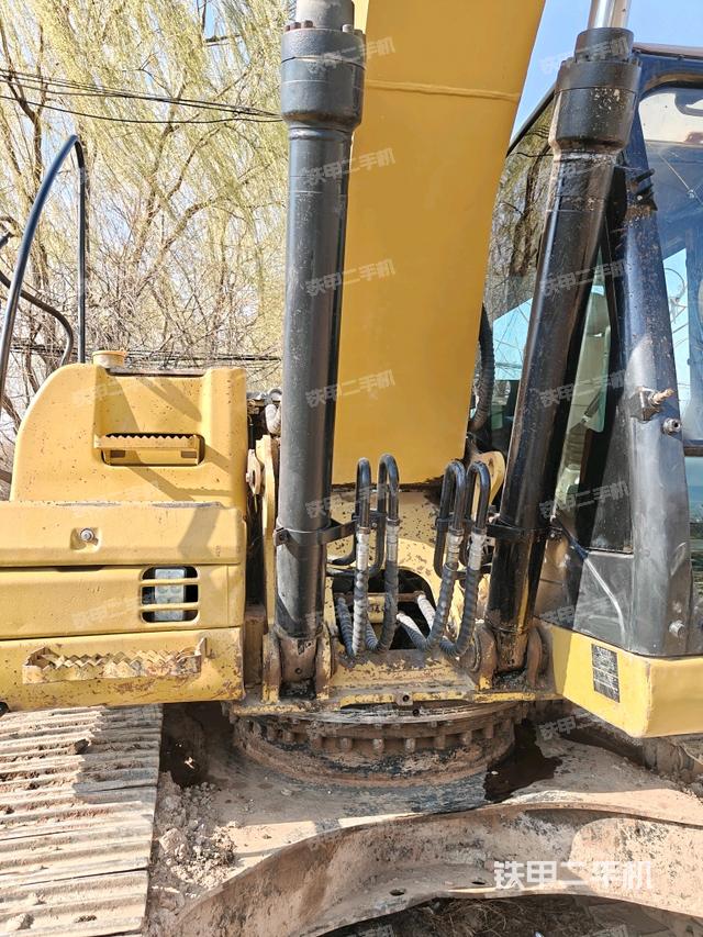 大臂油缸整體?豎拍（工作和回轉(zhuǎn)裝置）