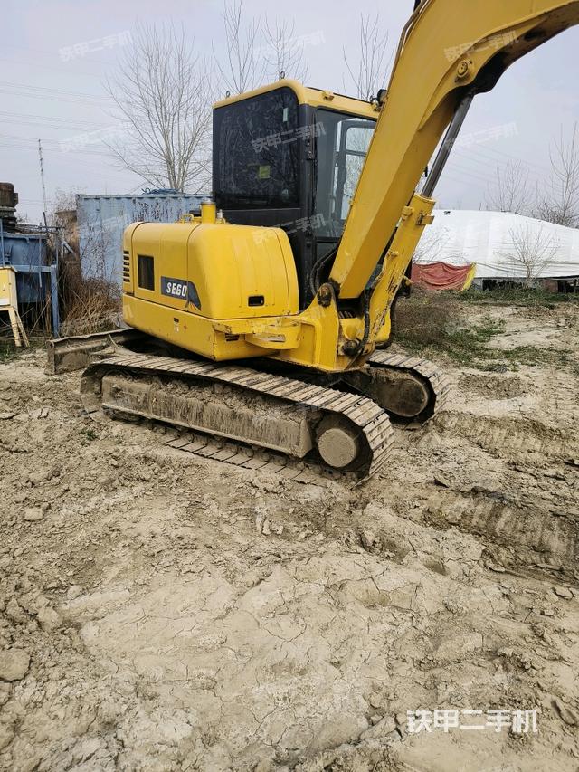 鏟斗右后整體（工作和回轉(zhuǎn)裝置）