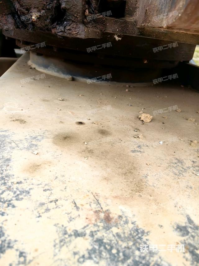 轉(zhuǎn)盤(pán)和下車(chē)架正前（工作和回轉(zhuǎn)裝置）