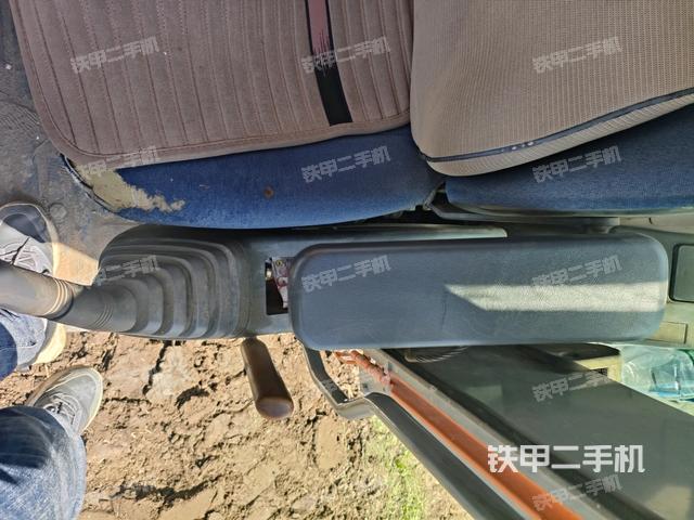 座椅左側控制臺/音響/含左手柄(駕駛室部分) 座椅左側控制臺/音響/含左手柄(駕駛室部分)