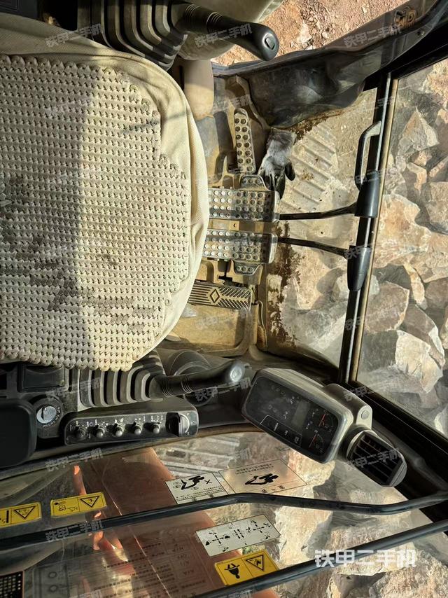 駕駛室整體(整機外觀) 駕駛室整體(整機外觀)