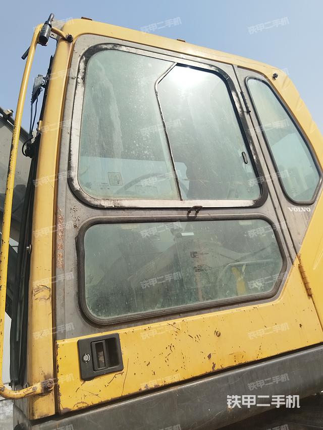 驾驶室整体（整机外观）