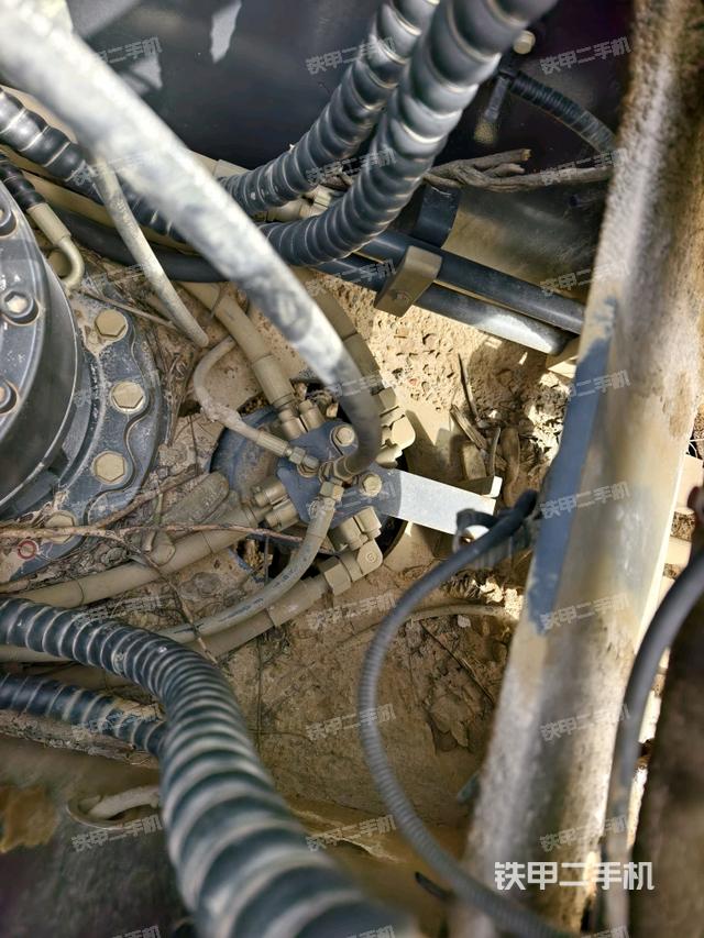 中央回轉接頭特寫（上車部件）