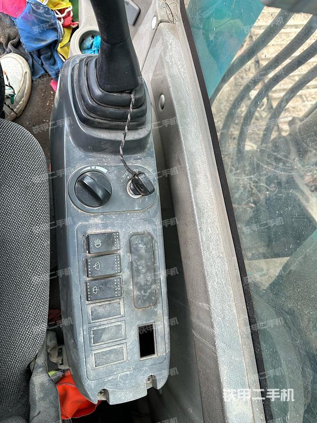 驾驶室整体（整机外观）